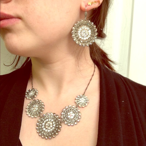 Jewelry - Silver Iridescente Earring and Necklace Set